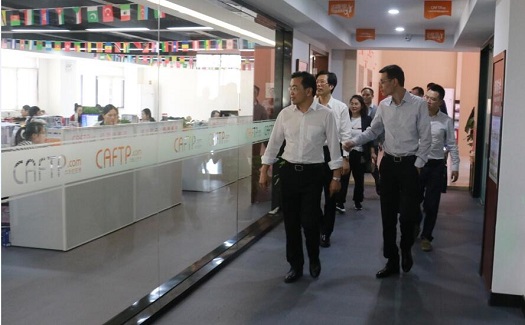 副市長(zhǎng)蔣冰風(fēng)調(diào)研中非經(jīng)貿(mào)港  希望中非經(jīng)貿(mào)港深挖潛力 加快發(fā)展步伐