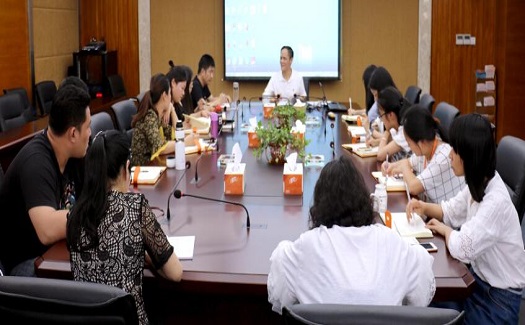 洪和勝為中非經(jīng)貿(mào)港新員工作企業(yè)文化培訓(xùn)