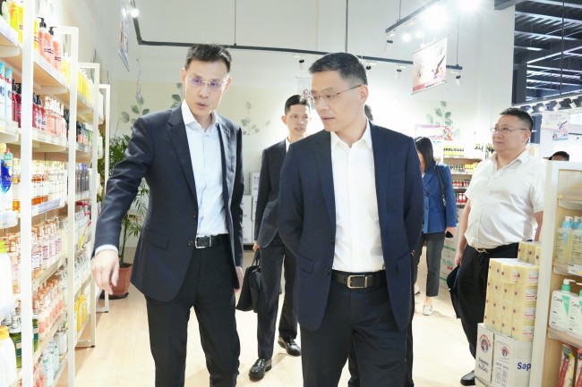 省國貿(mào)集團董事長、黨委書記高秉學(xué)赴中非經(jīng)貿(mào)港調(diào)研指導(dǎo)