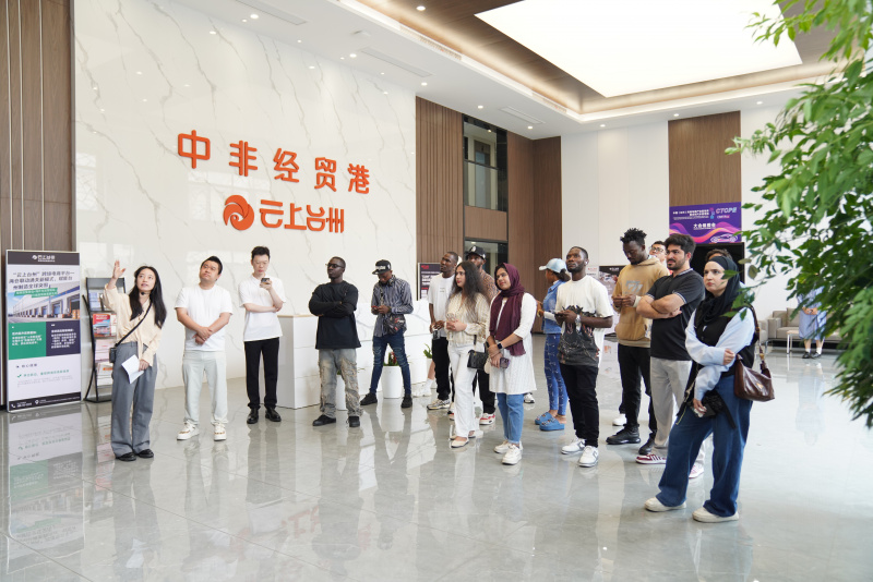 1747897806546791Lhfz.jpg 3號(hào)樓-駕駛艙參觀.jpg