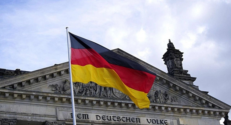 1747902779412290B7m2.jpg 2.jpg