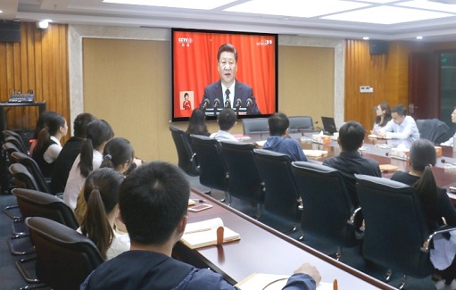 中非經(jīng)貿(mào)港黨員干部認(rèn)真收看十九大開幕盛況