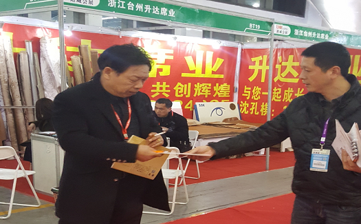 中非經(jīng)貿(mào)港前往臺州涼席展宣傳，為企業(yè)提供外經(jīng)貿(mào)綜合服務(wù)